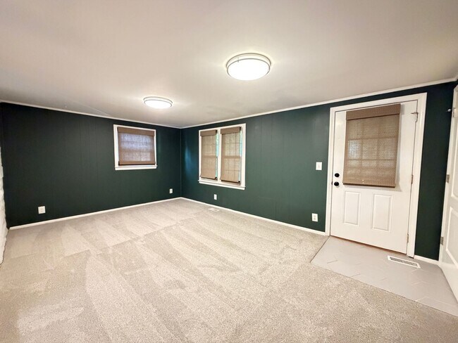 Building Photo - The 3 Bedroom In St. Matthews You've Been Looking For!