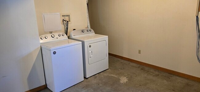 Building Photo - 22 High St