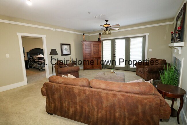Building Photo - 475 River Forest Ln