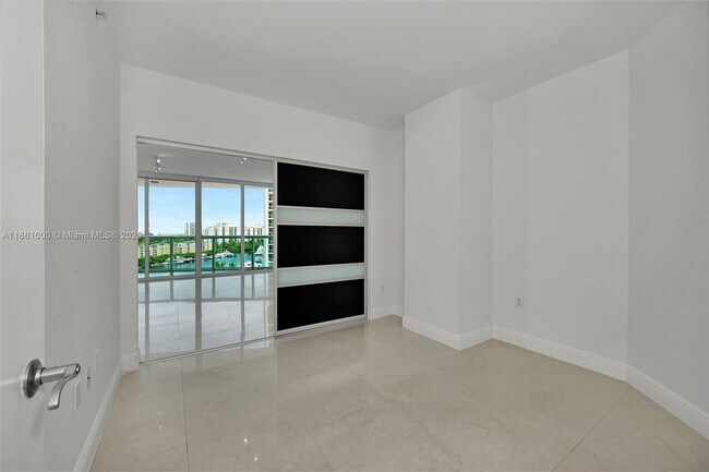 Building Photo - 19400 Turnberry Way