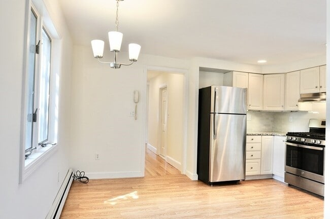 Building Photo - 120 Farwell St
