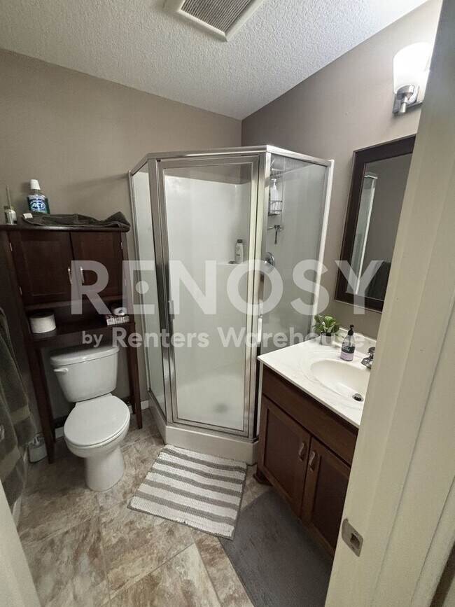 Building Photo - Available now - 1 Bedroom 1 Bath Condo in Golden Valley