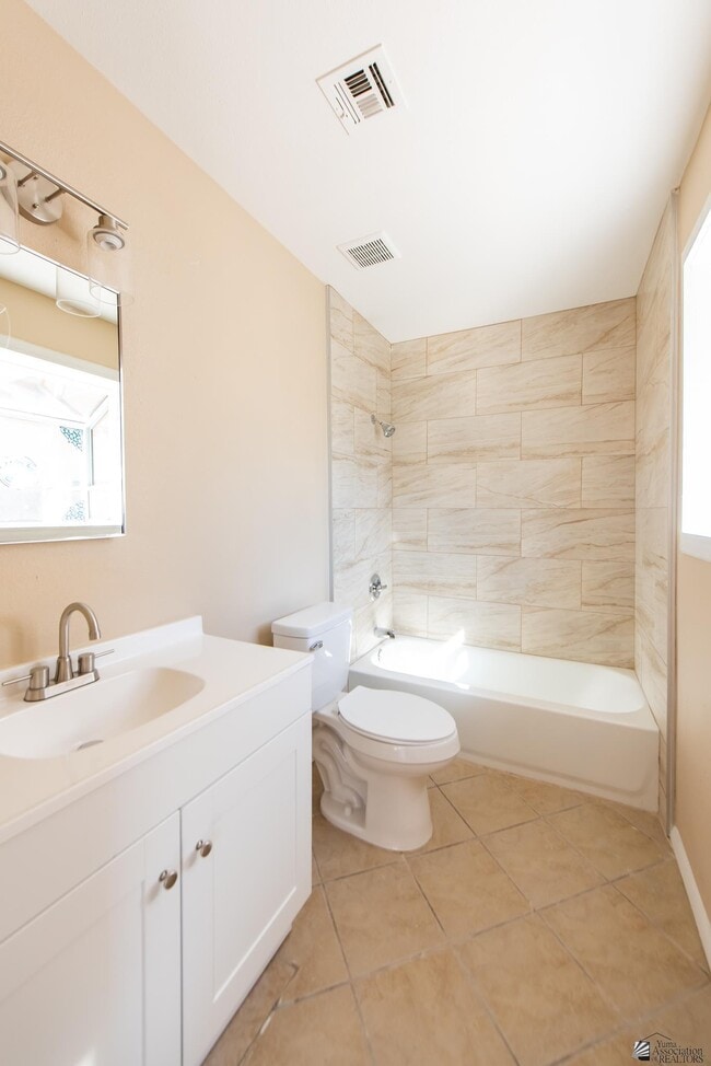 Building Photo - 4597 W 18th Pl