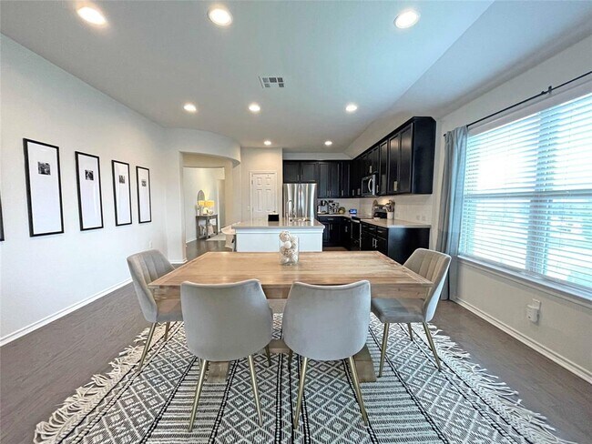 Building Photo - 13313 Henneman Dr
