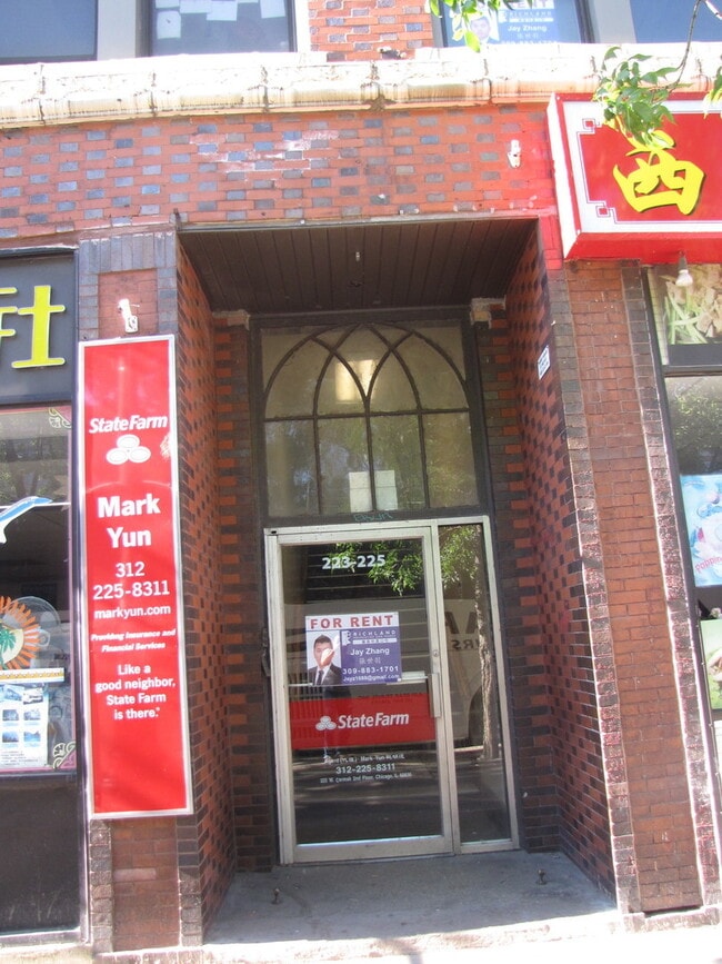 Building Photo - 225 W Cermak Rd