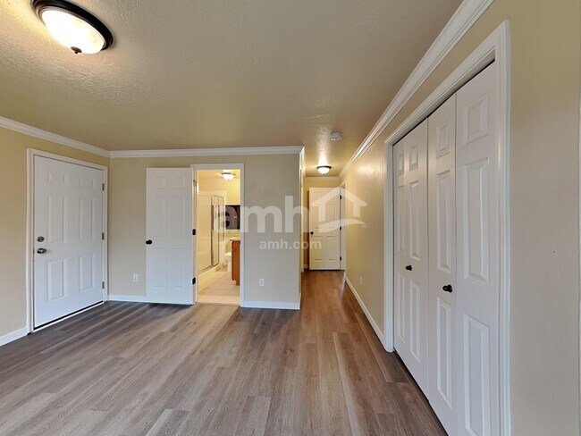 Building Photo - 1745 W McGlinchey St