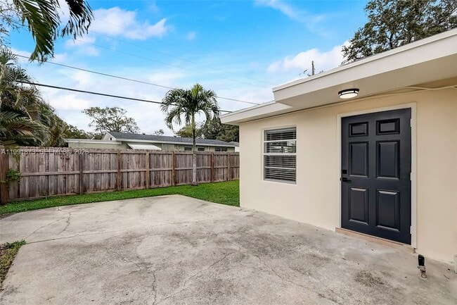 Building Photo - 1601 SW 32nd Pl