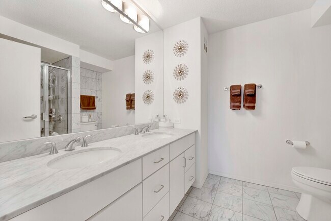 Building Photo - 9725 Woods Dr