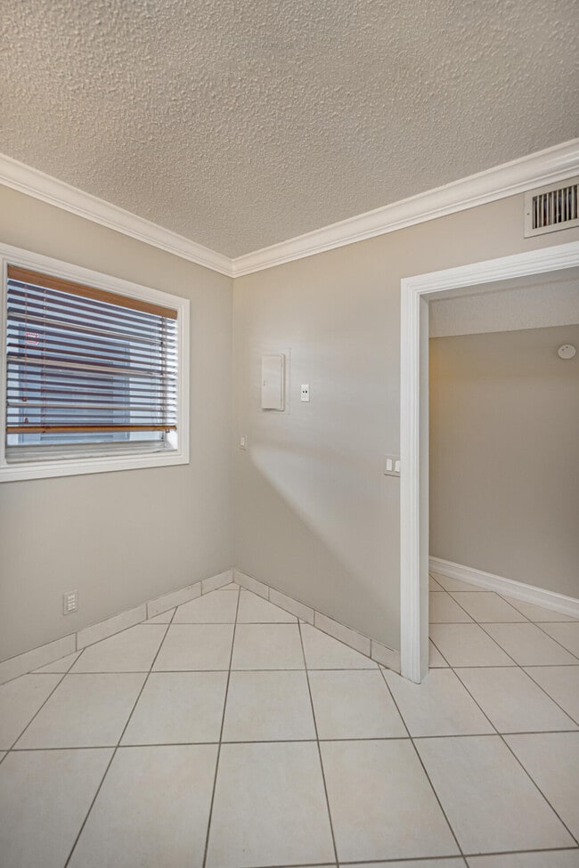 Building Photo - 2700 Casita Way