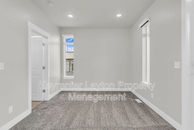 Building Photo - 453 E 690 S