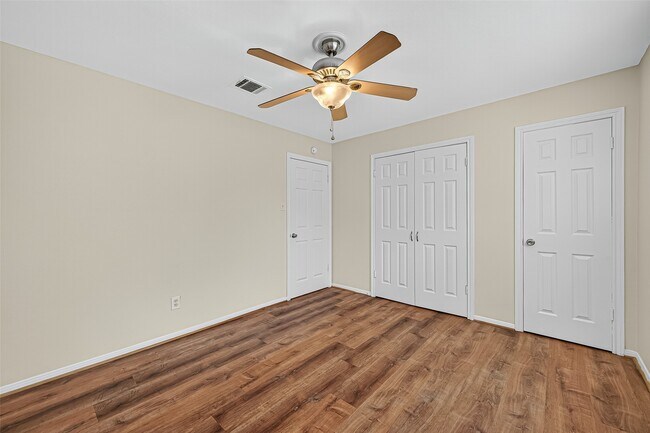 Building Photo - 10815 Shawnbrook Dr