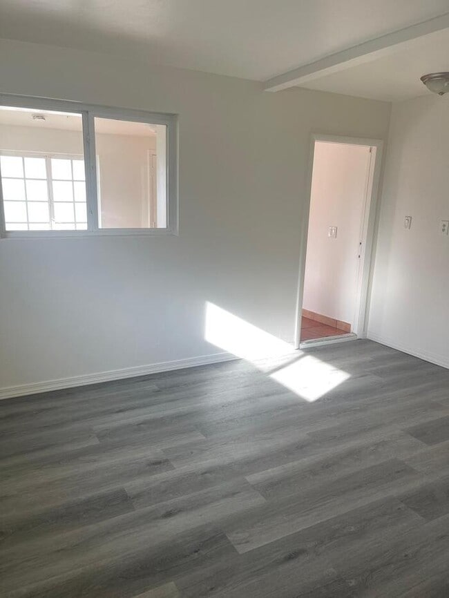 Building Photo - 4602 W Whitton Ave