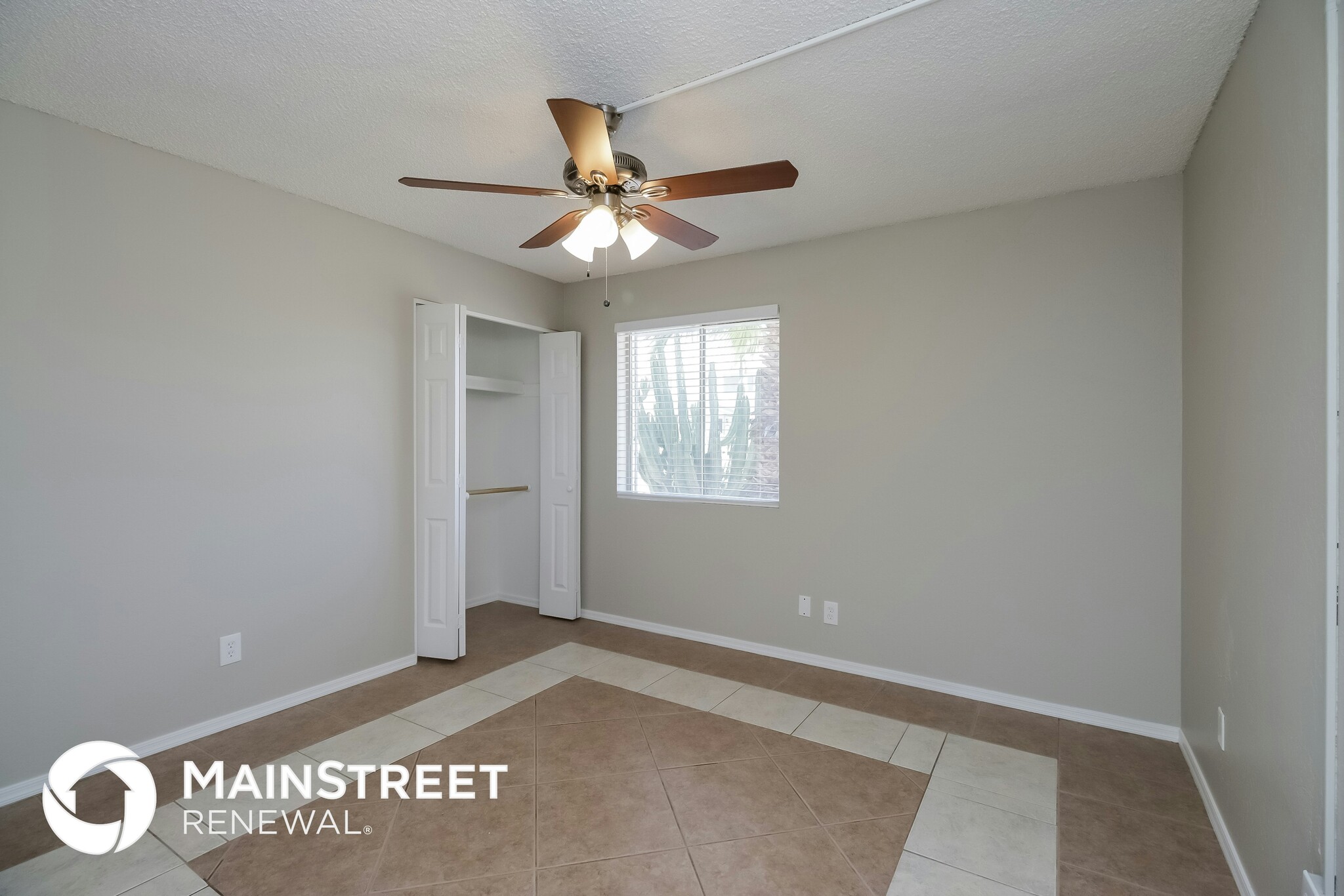 Building Photo - 2210 E Claire Dr