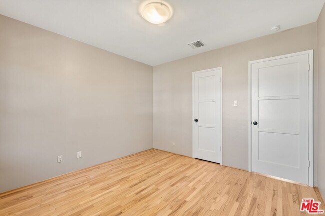 Building Photo - 6542 W 80th Pl
