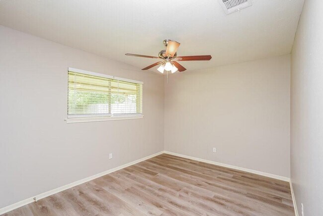 Building Photo - 332 Coventry Ln