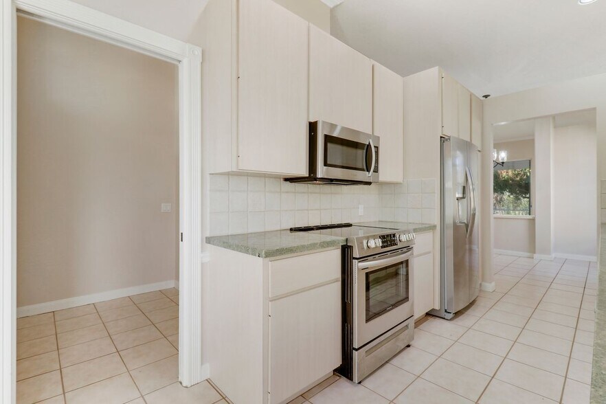 Building Photo - 7428 SE Waxberry Cir