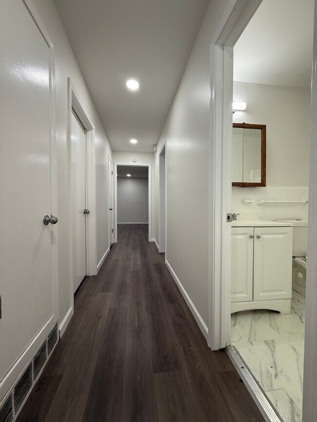 Building Photo - 3992 Ridgedale St