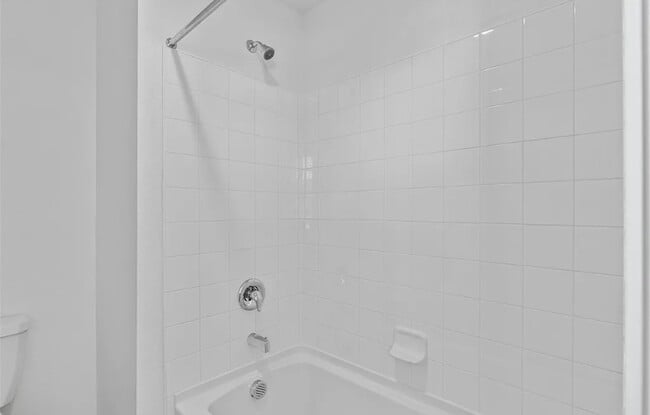 Building Photo - Shared Bathroom Room 3