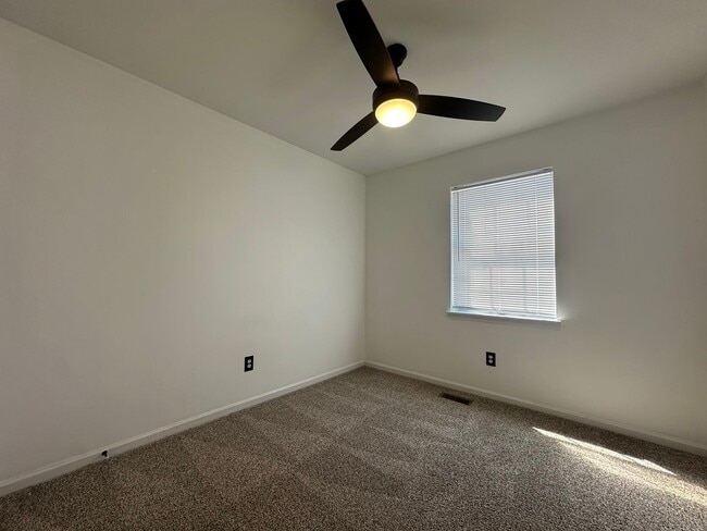 Building Photo - 414 Myrtlewood Cir