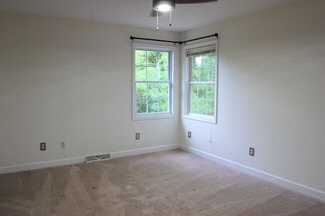 Building Photo - 3 Bedroom Home in Forest
