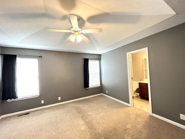Building Photo - INDIAN PARK END UNIT TOWNHOME!