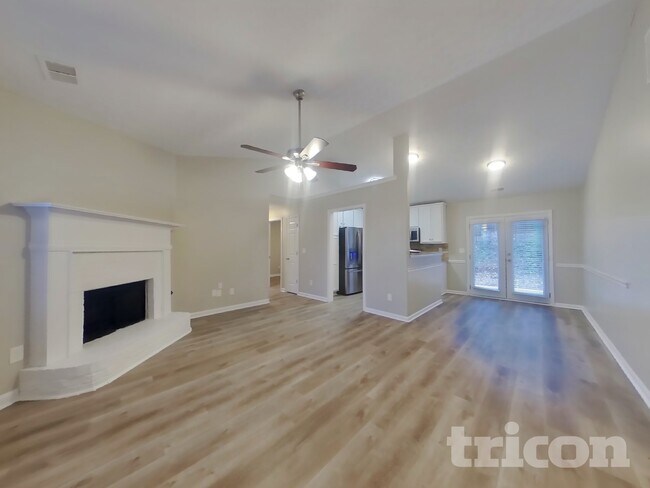 Building Photo - 449 Sarah's Ln