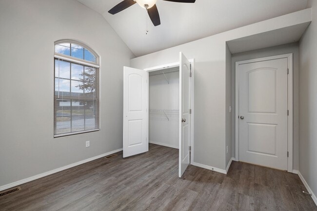 Building Photo - 3 bedroom home - Willard School District