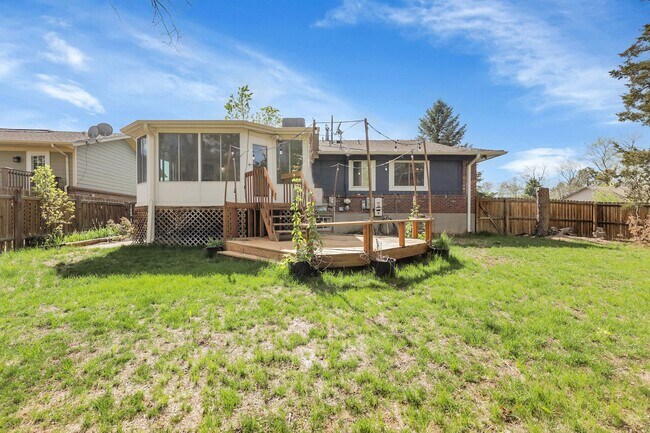 Building Photo - 3 bedroom, 3 bathroom home with 2 car garage