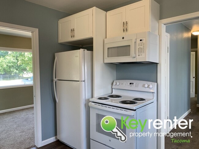 Building Photo - Recently Remodeled 3bd/1.5Bath Tacoma House!