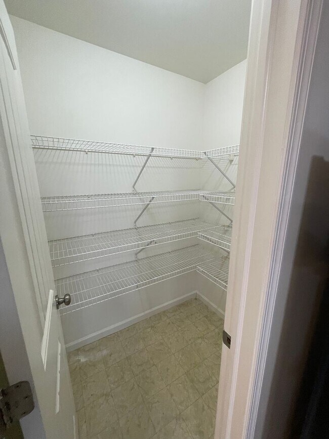 Building Photo - Updated 3 Bed 3 Bath Townhouse in Marietta!