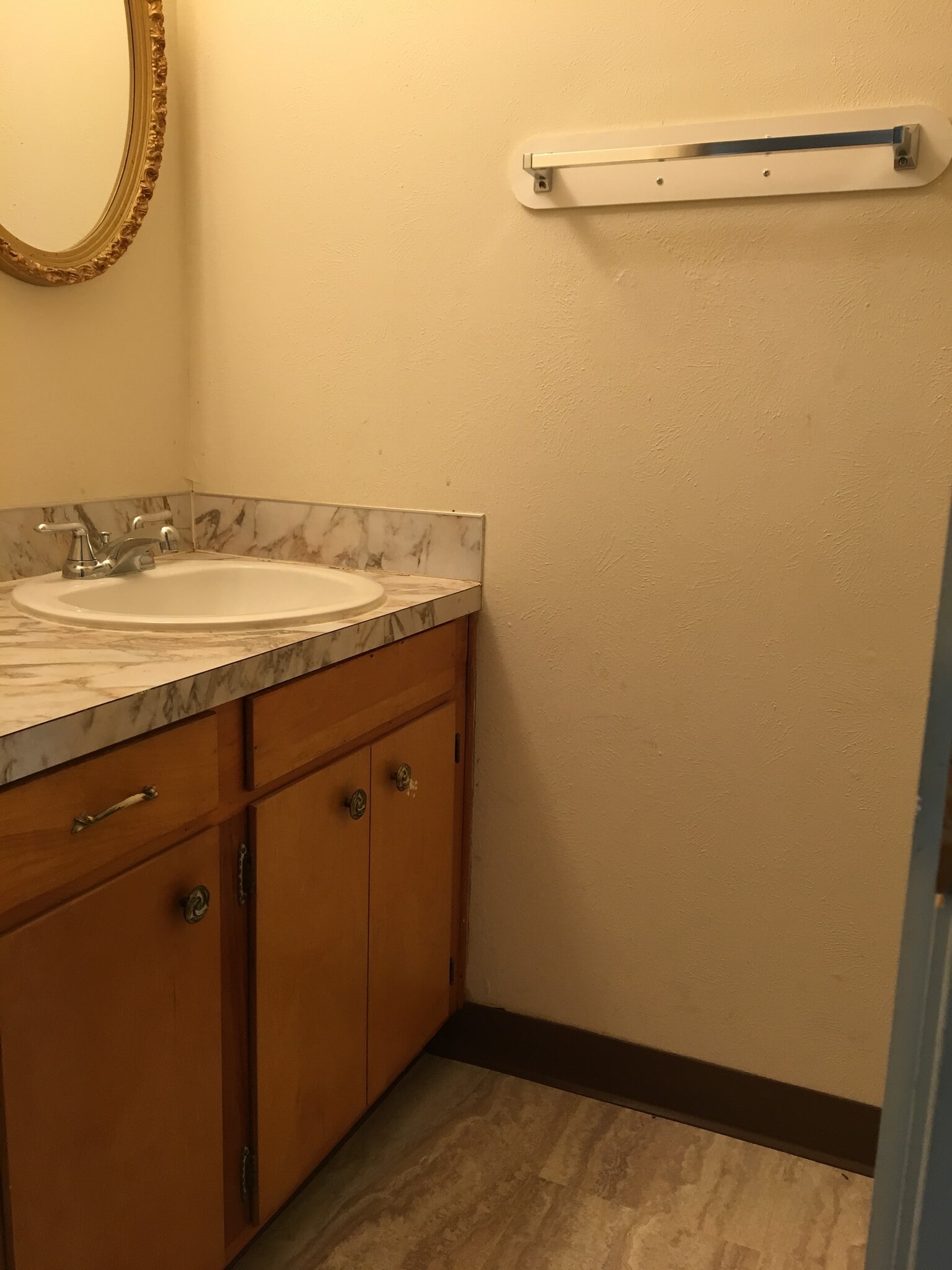 half bath - 5629 Cross Timbers Dr