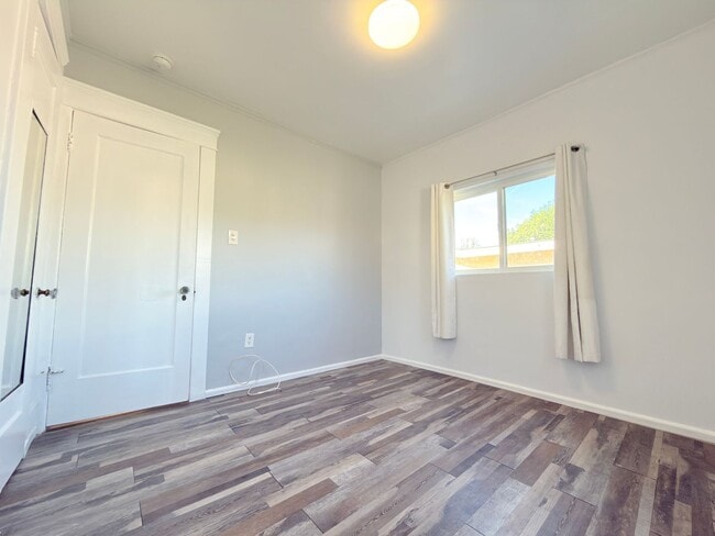 Building Photo - 1007 De Foe St