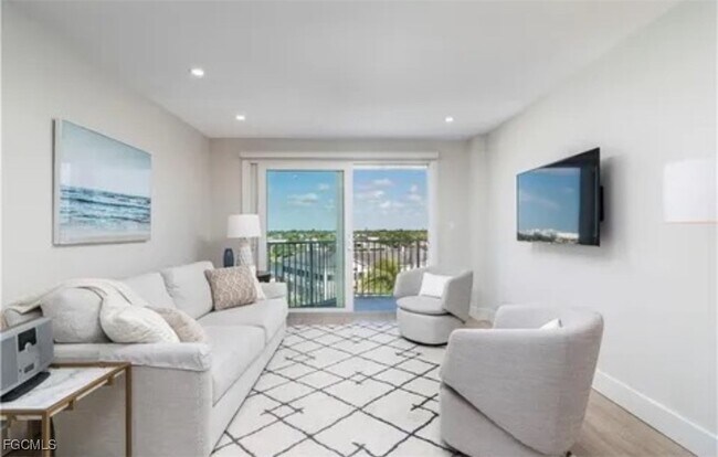 Building Photo - 1300 Gulf Shore Blvd N