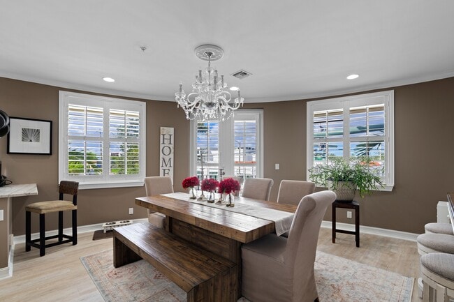 Building Photo - 1970 S Dixie Hwy