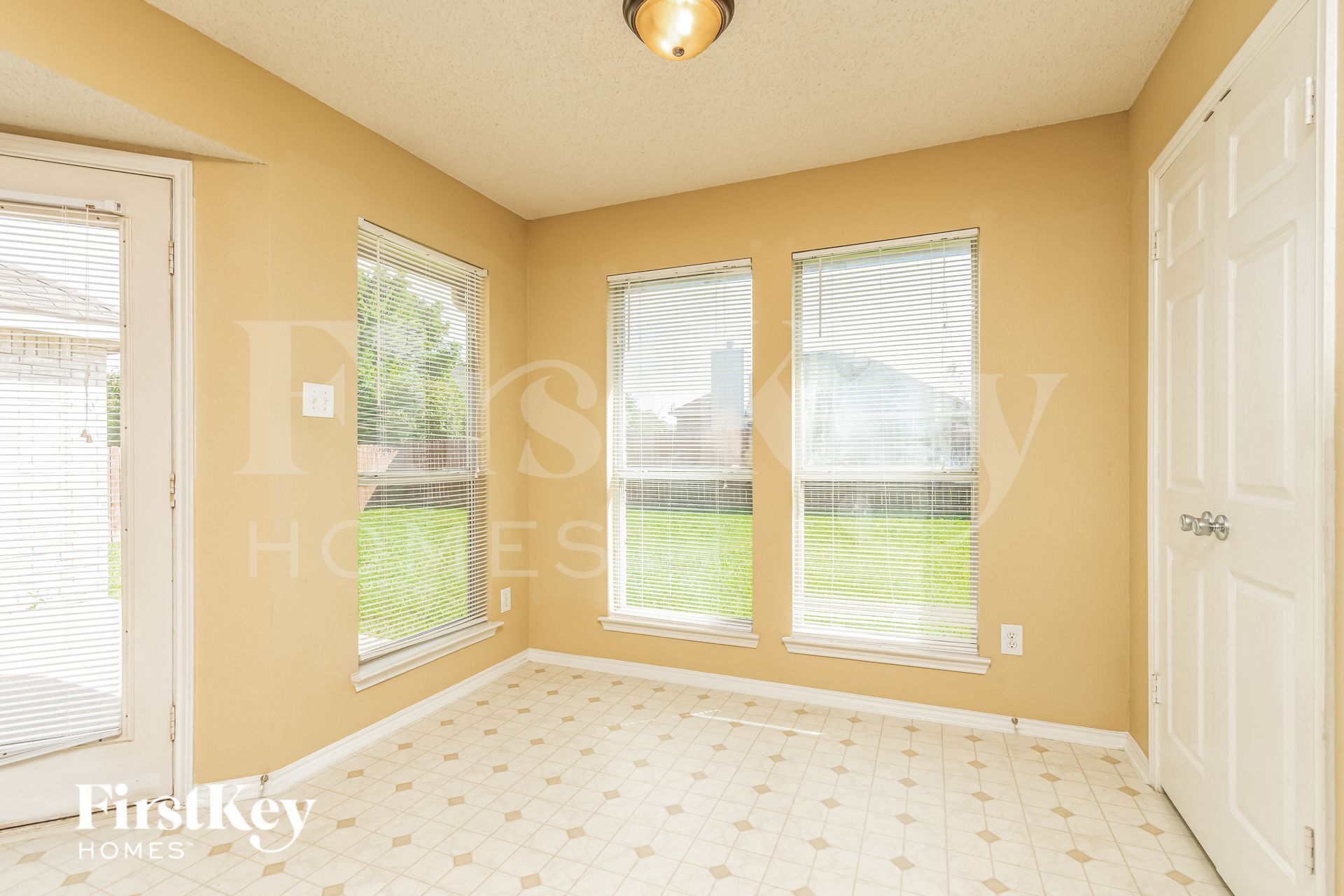 Building Photo - 137 Sequoia Rd