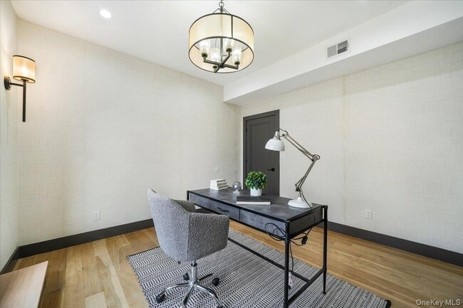 Building Photo - 260 W Main St