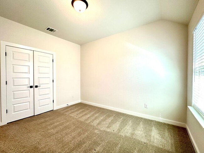 Building Photo - 336 Chaste Tree Dr