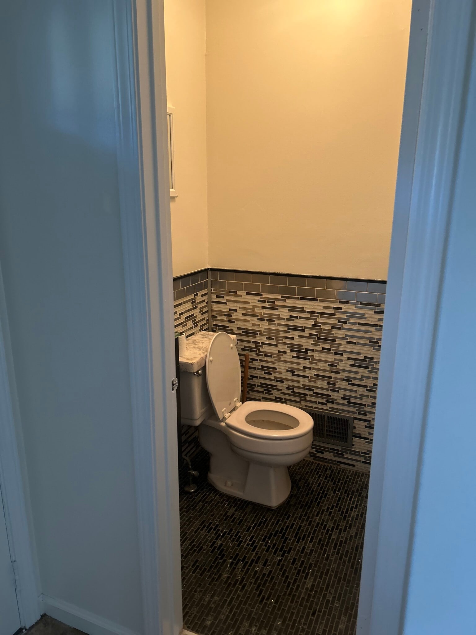 Building Photo - 694 Broadway