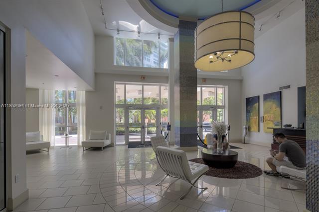 Building Photo - 2000 N Bayshore Dr