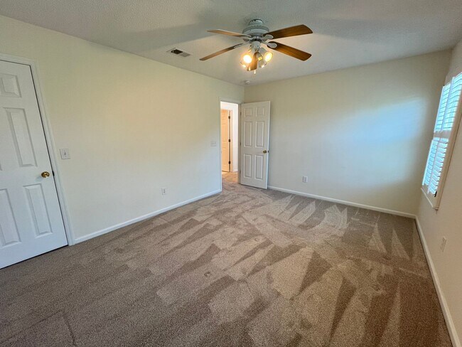 Building Photo - 1513 Clarendon Way