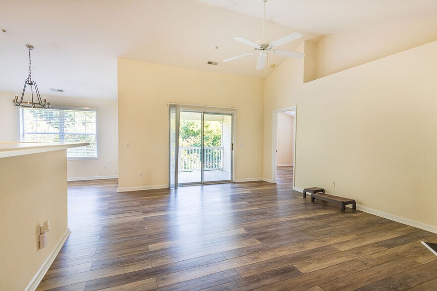 Building Photo - 1122 Chenille Dr