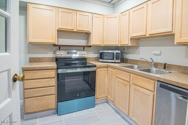 Building Photo - 1399 Barlow Rd