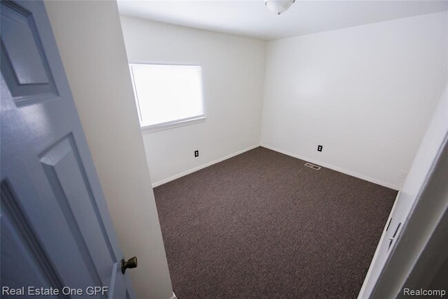 Building Photo - 14960 Alberta Ave