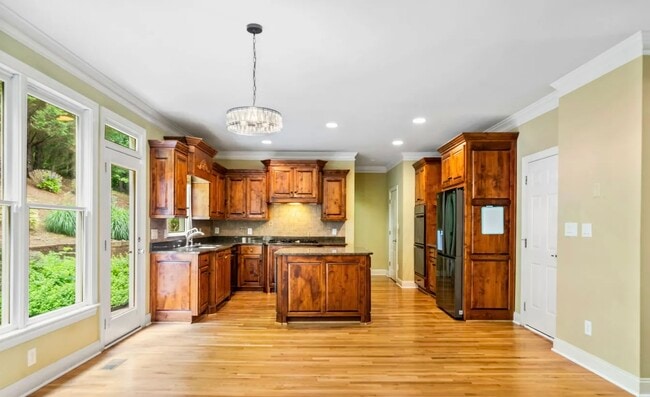 Building Photo - 732 Glass St NW