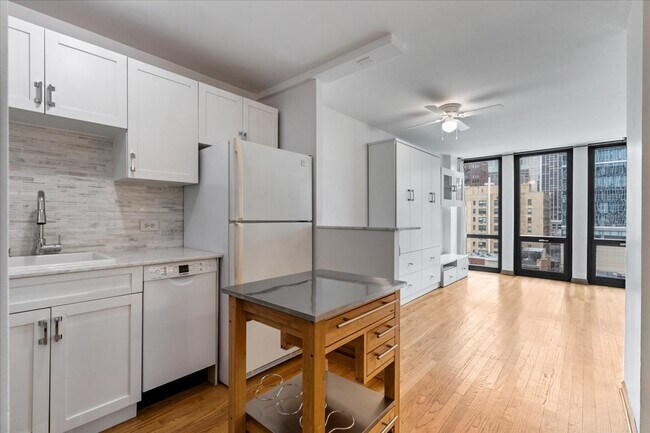 Building Photo - 1 E Scott St