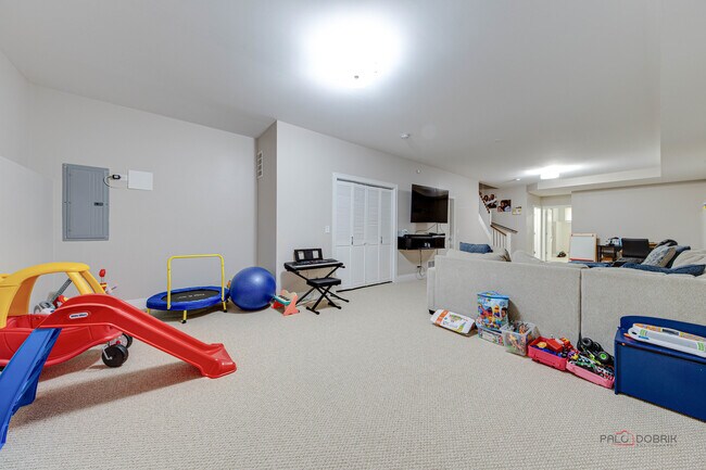 Building Photo - 3931 S Wells St