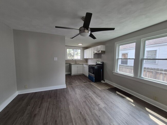 Building Photo - Cozy 2 Bedroom Ranch