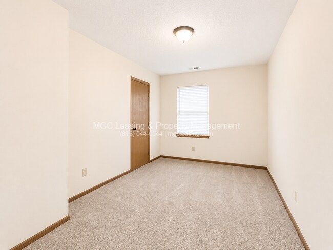Building Photo - 3557-3563 NE Independence Cir