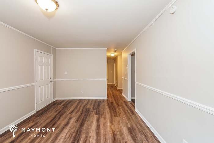 Building Photo - 1328 Oak Terrace