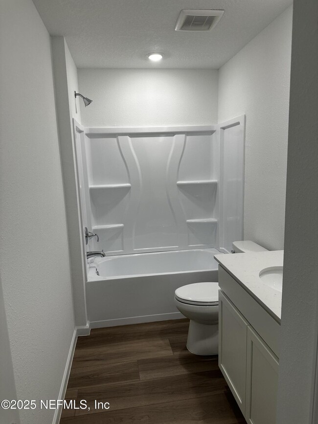 Building Photo - 611 Holly Lks Dr